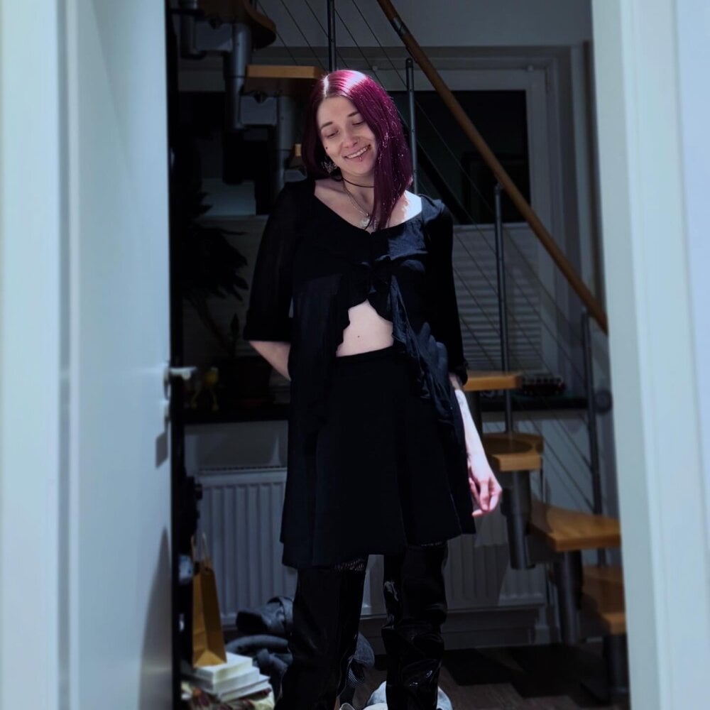 stripchat paulinaschmidt webcam profile pic via sexcam-girls.com