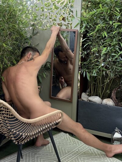 Youngmisterx Live Cam on StripChat