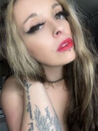 Trevsbbygirl420's Live Sex Cam Show