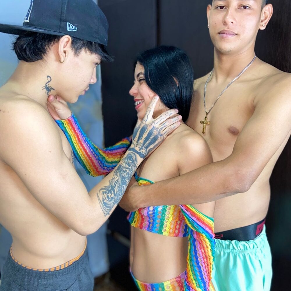 Innocent_Looks Offline XXX-Chat