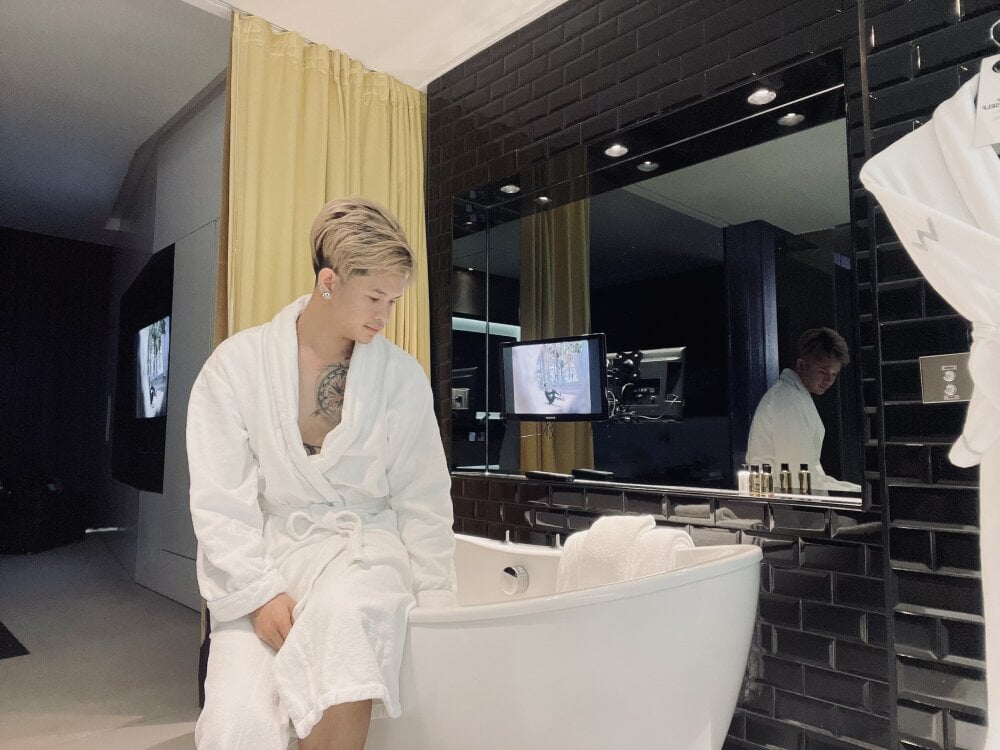 Asianboyth's Offline XXX Chat