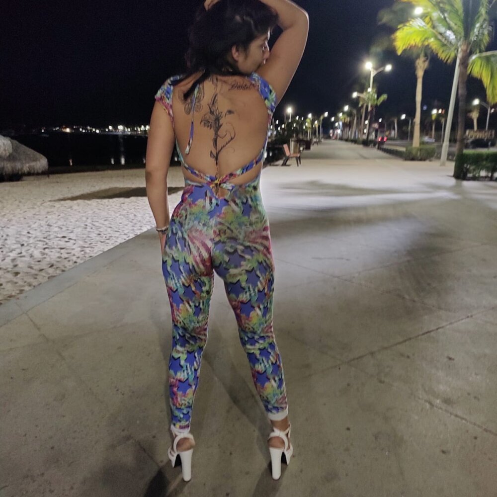Live sex webcam photo for JADE2391 #289856468