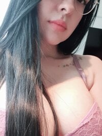 Julieta25's Offline Chat Room