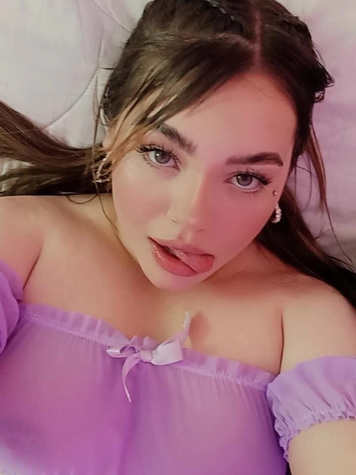 Watch  soyalewinter live on cam at StripChat