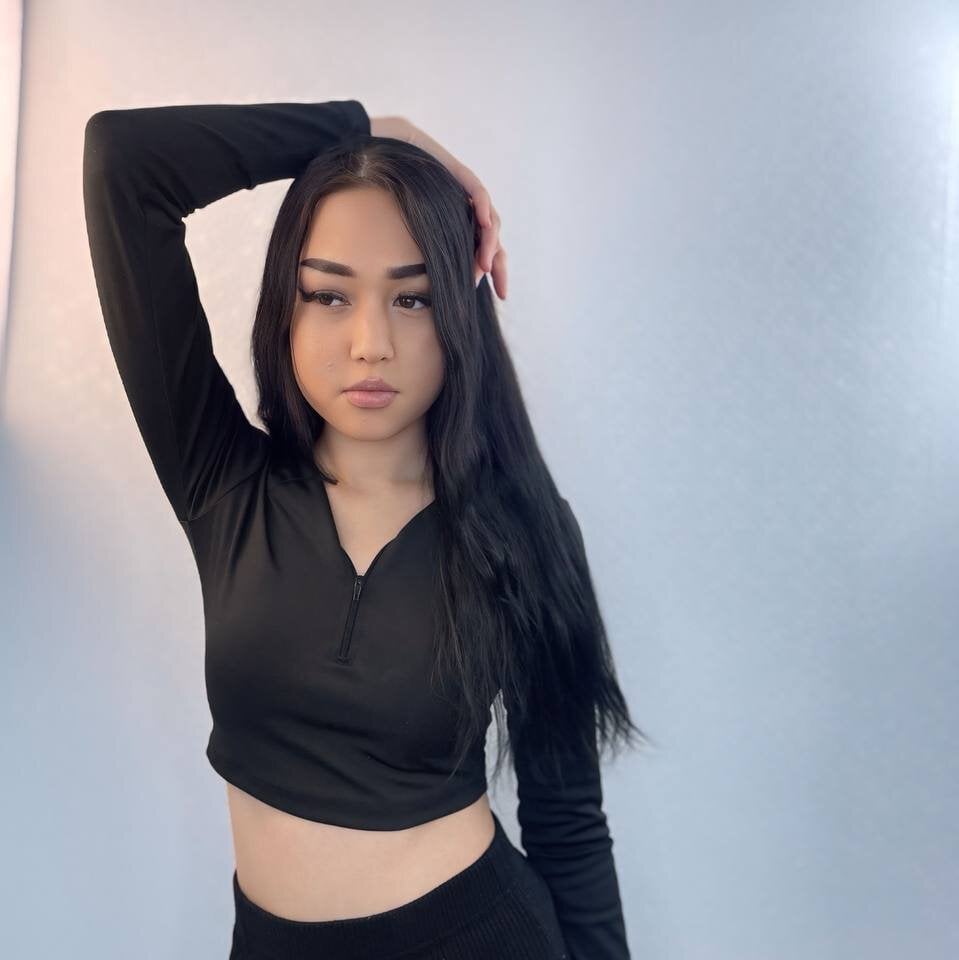 sexlivecamsites.com maidacalie livesex profile in granny cams