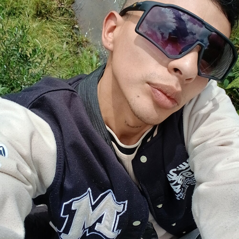 sexyboys13224's Offline XXX Chat