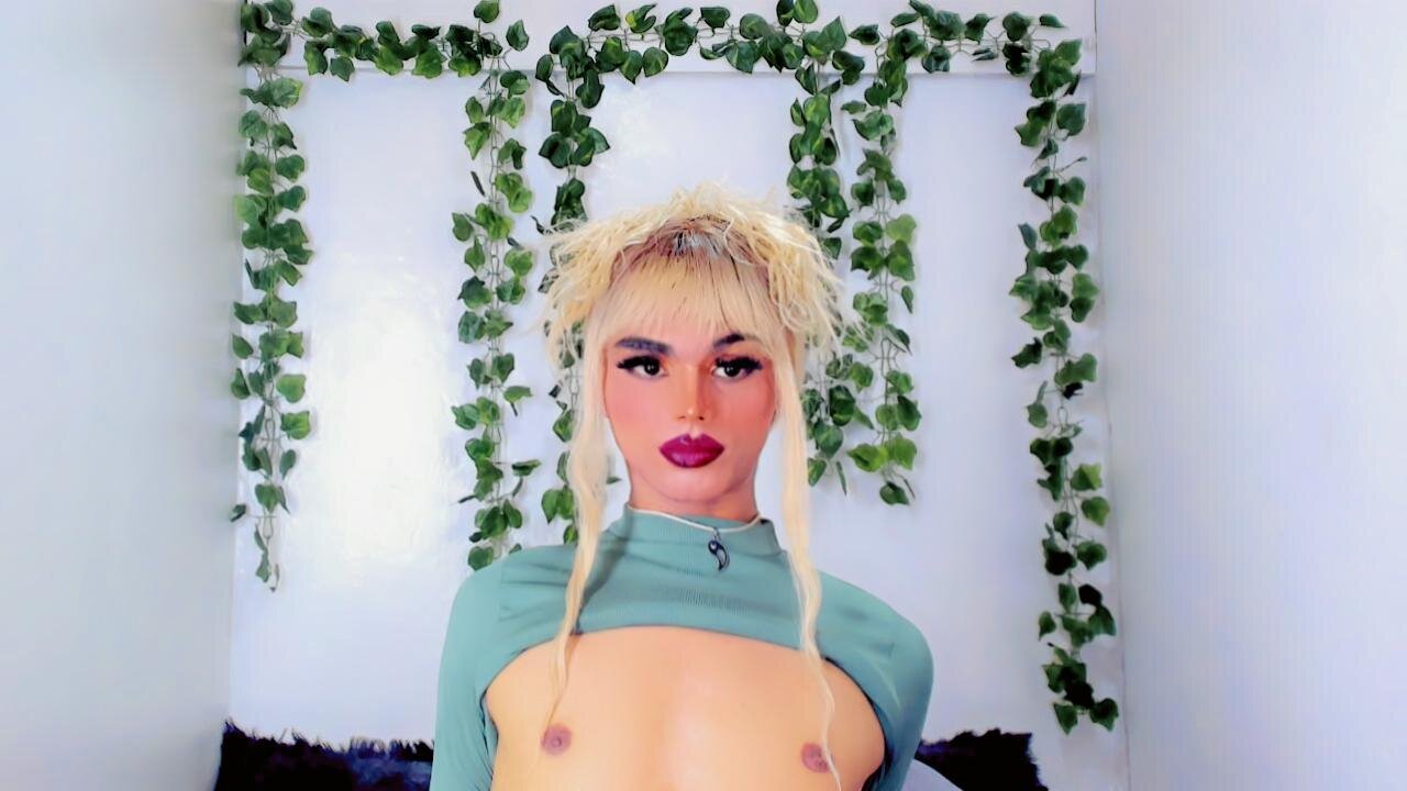 Sofia-hot_