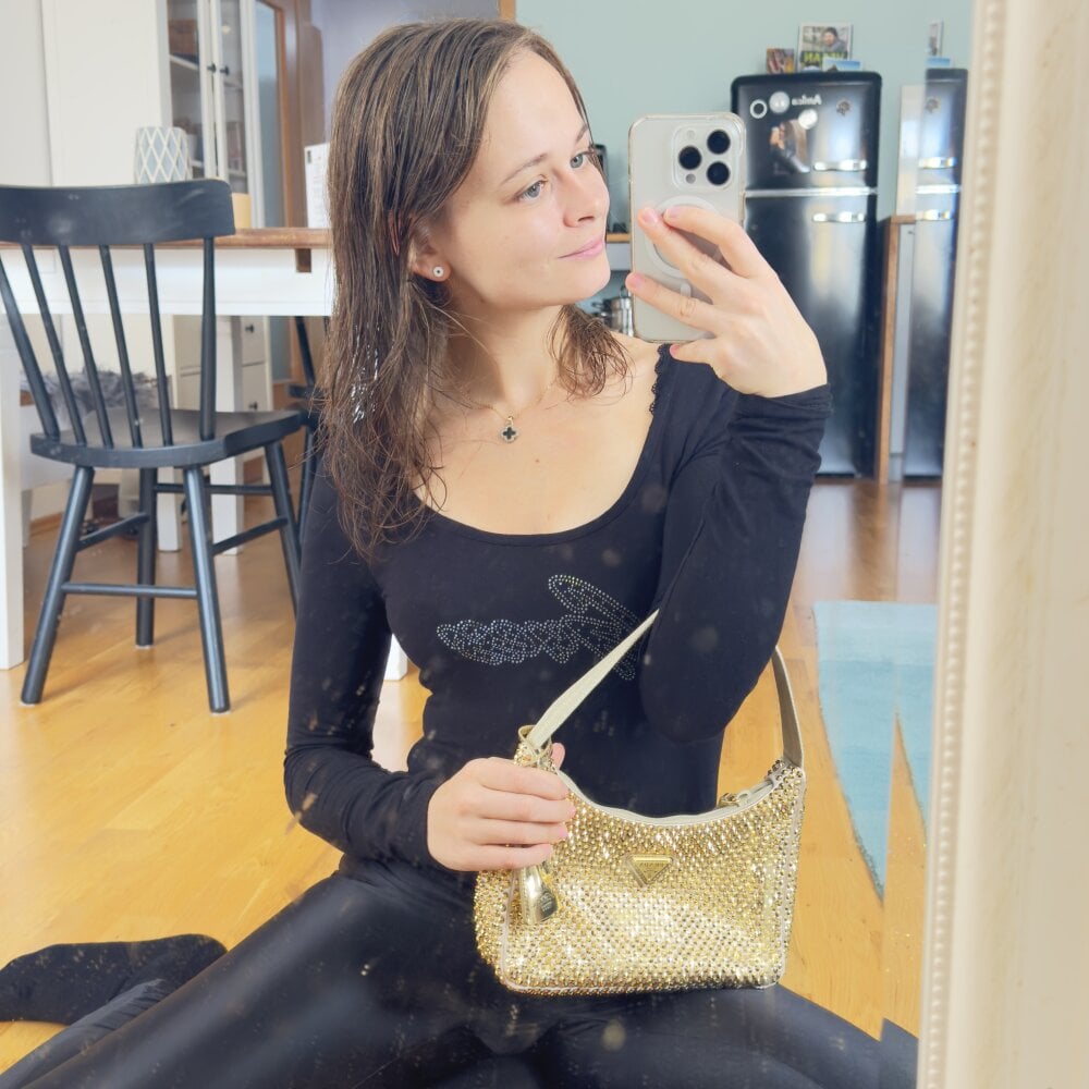 bestlivesexchat.com youngnoraa livesex profile in a-paradise-you-can-go-to-too cams