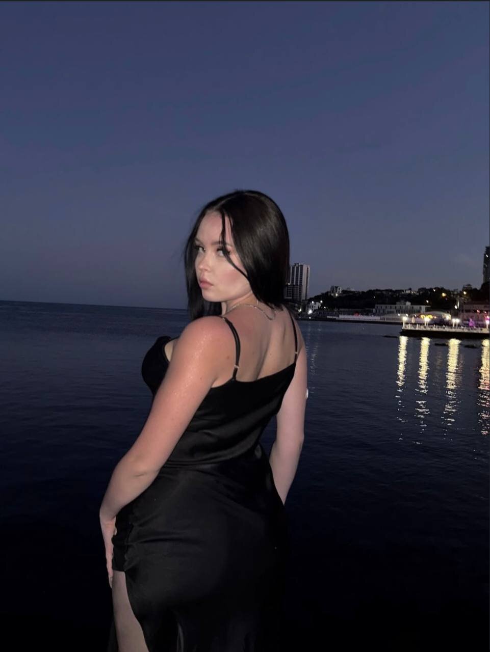 Lola_shy-