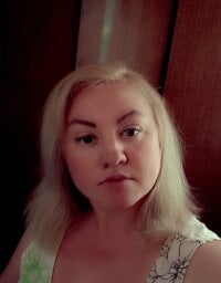 Madeline_Crystal's Offline Chat Room