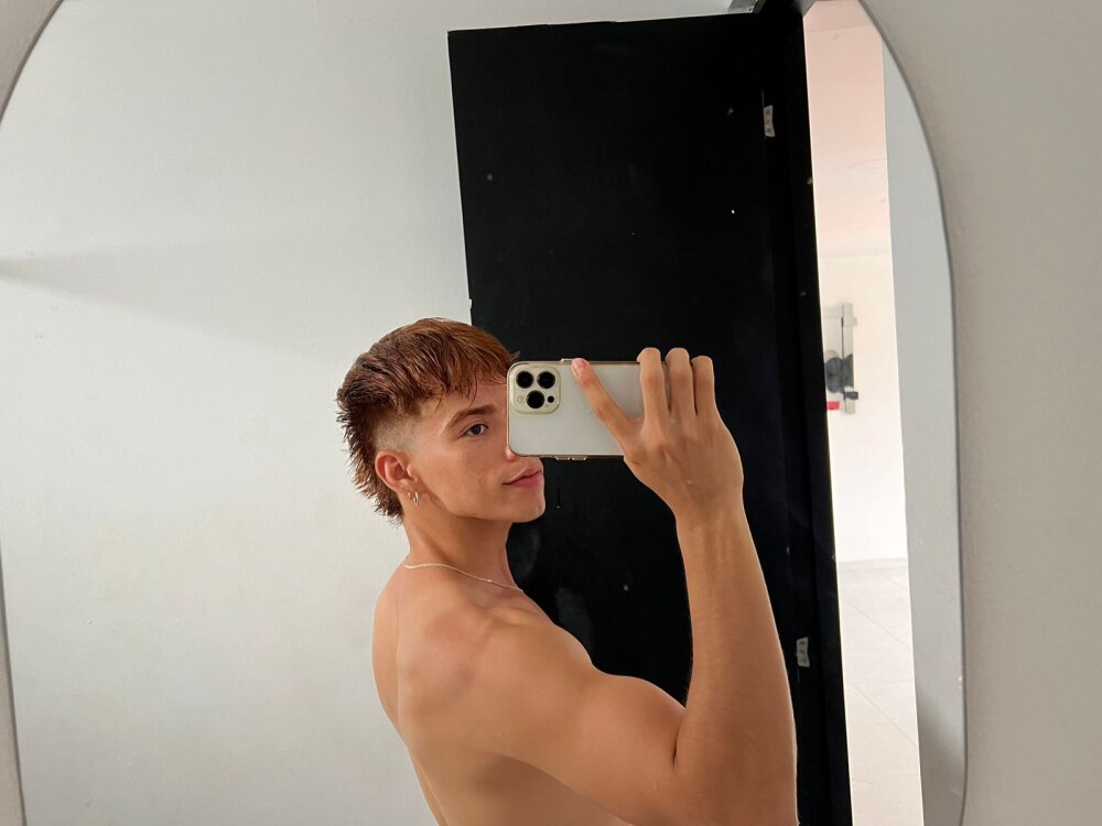 Live sex webcam photo for its_liam18 #289971894