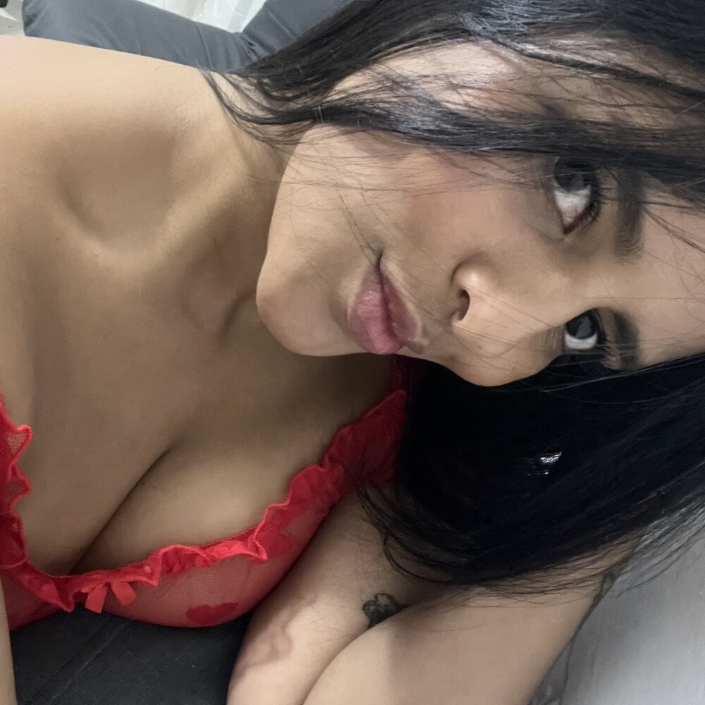 Diamante05 live cam model at StripChat