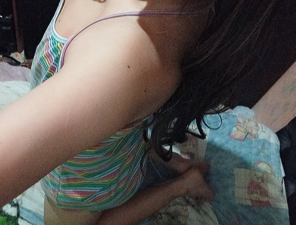 NUEVA_VALENTINA's Offline XXX Chat