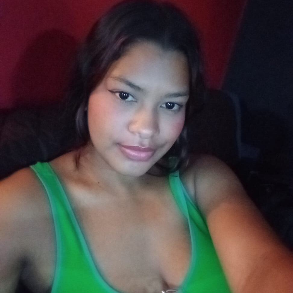 Alynaa_Glow's Offline Chat Room