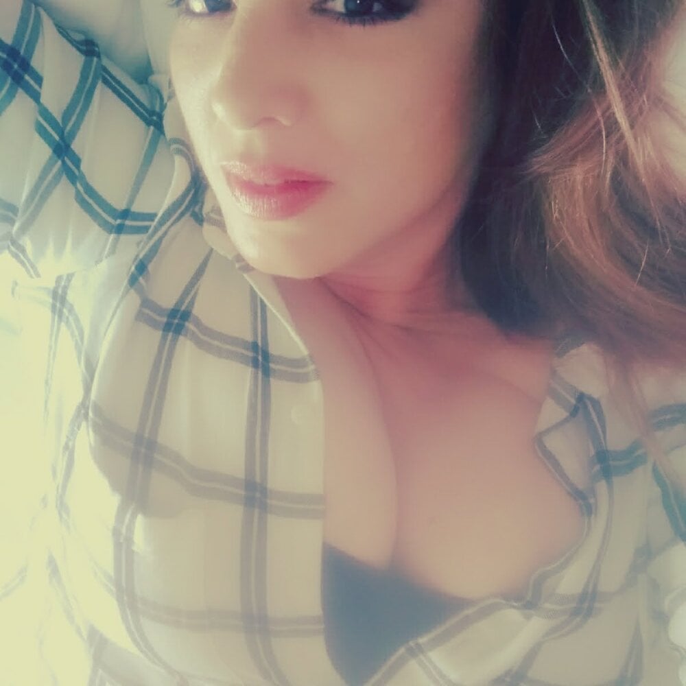 stripchat backagainredgirl webcam profile pic via grannylivesexcams.com