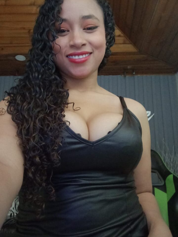 mami_rica_a, 22 yrs | Live Cam on StripZone