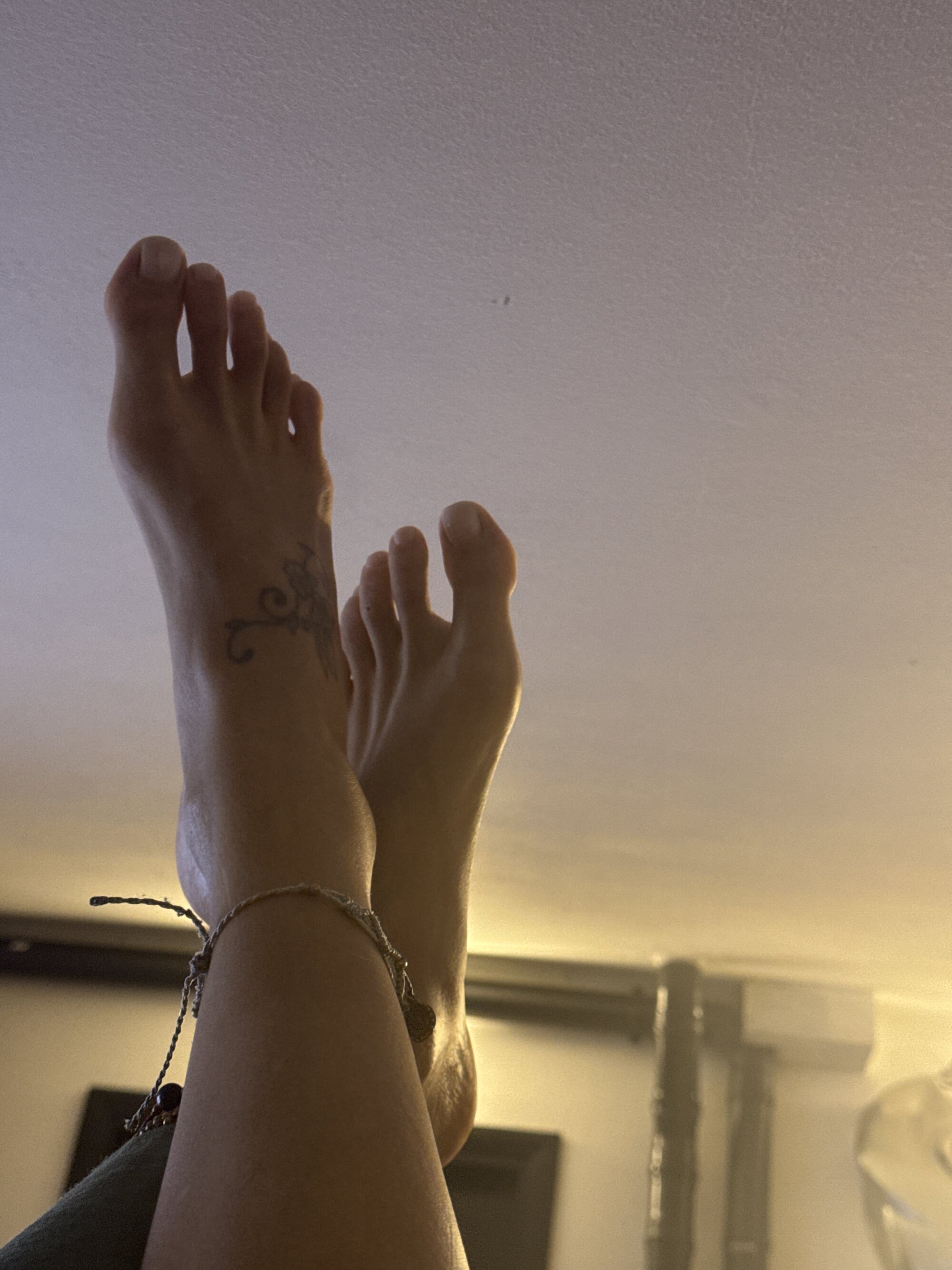 relationcouplefeet