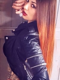 Redhead_April's Offline Chat Room