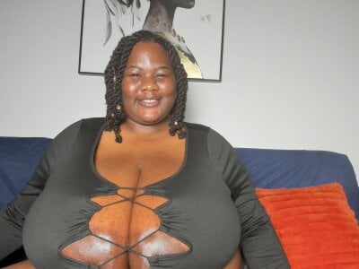 SexyHugeblackTitties on StripChat