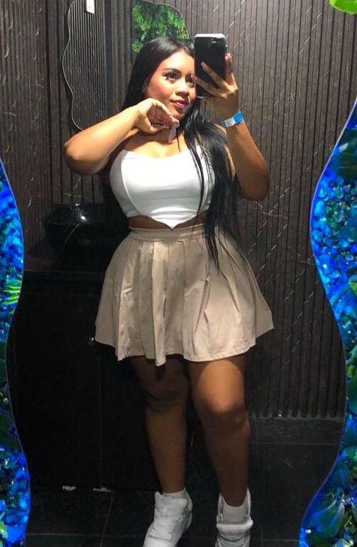 emilyyhott_01