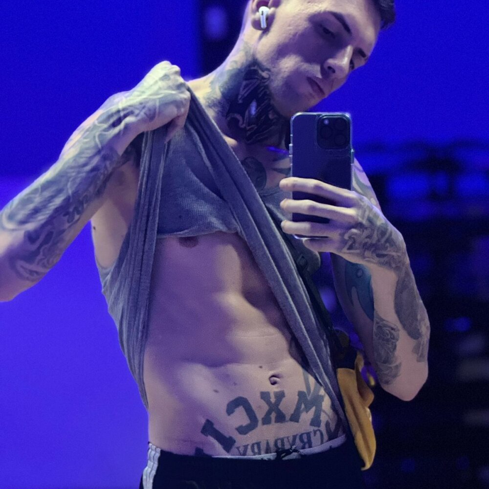 Live sex webcam photo for VictorOliiver #289686885