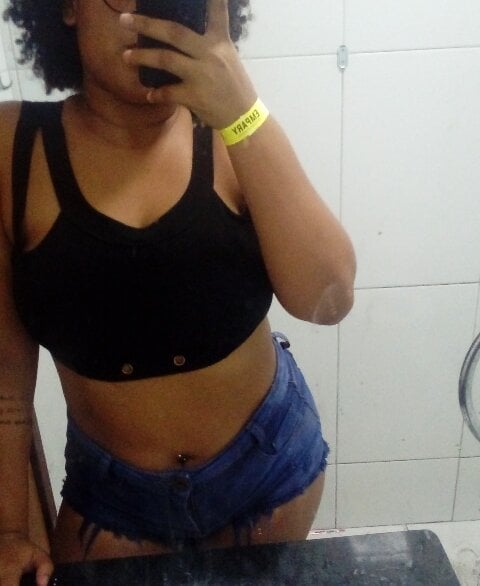 morenalinda15's Offline XXX Chat