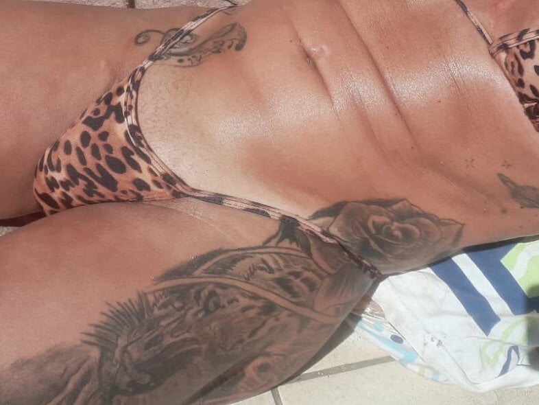 Cris_Exotica Chat Room offline
