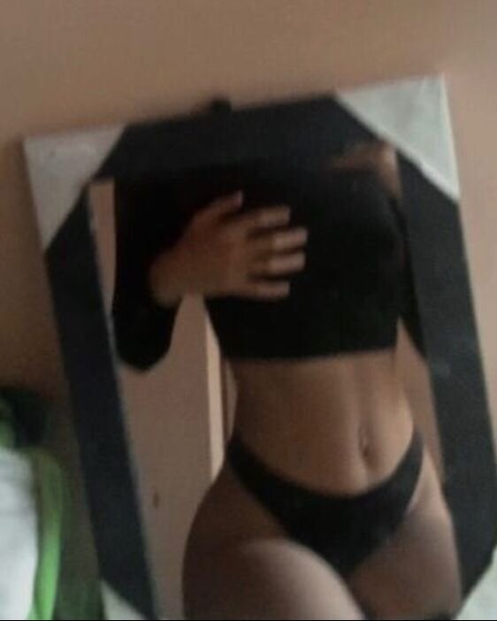 abril_lee__