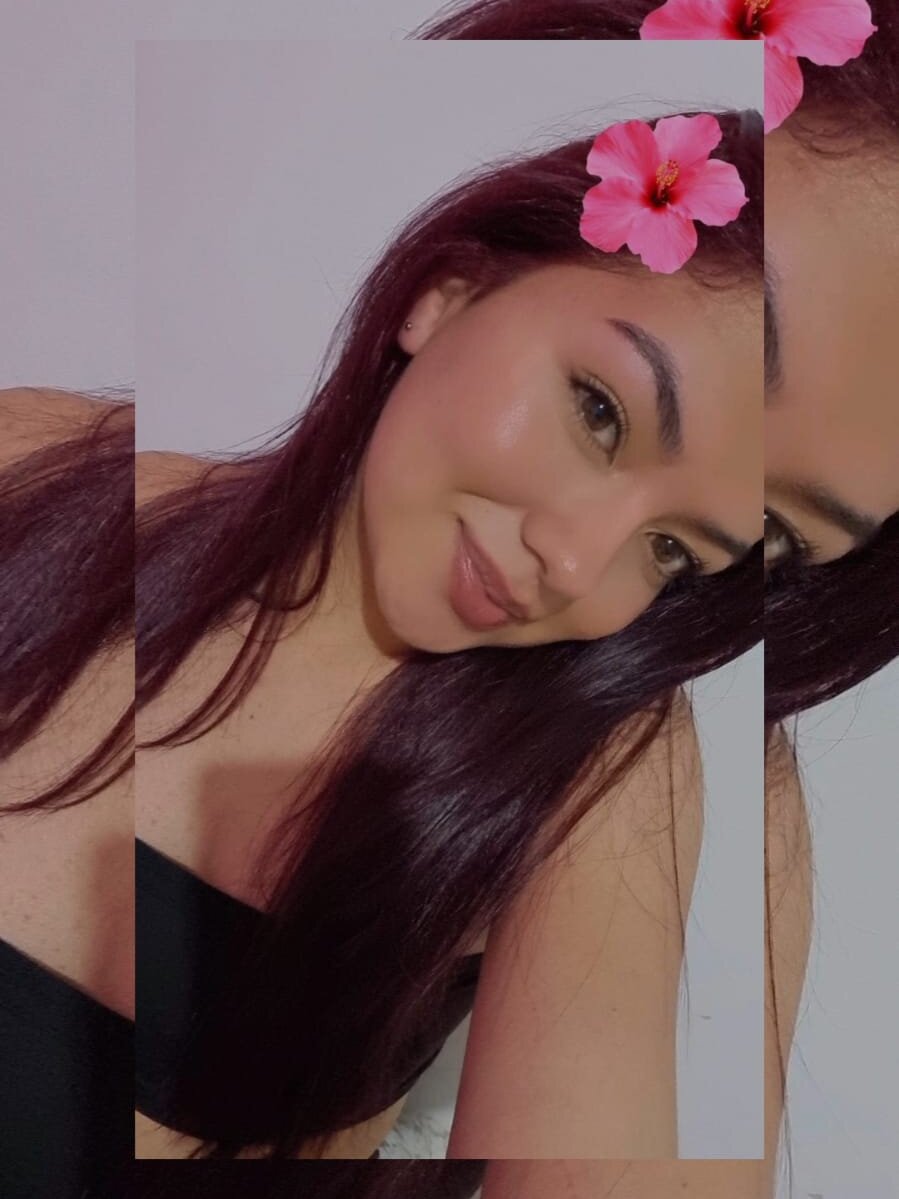 LOLA_ROSE_