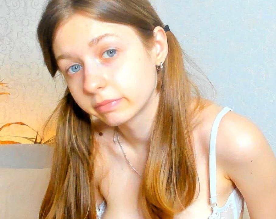 stripchat mia_riley_ webcam profile pic via maturelivesexcams.com