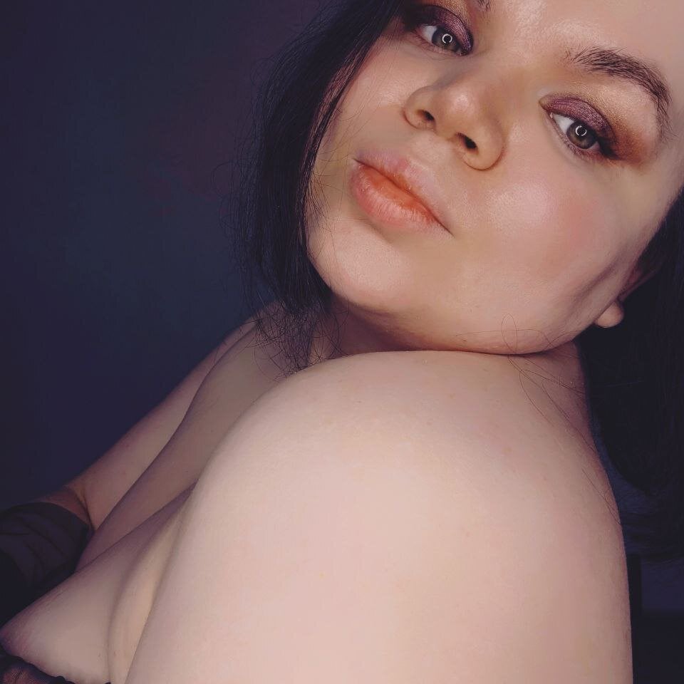 NinaLeeone's Offline Chat Room