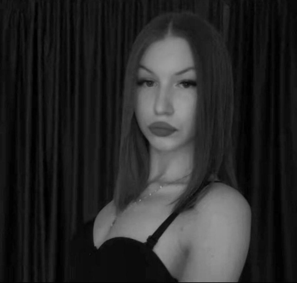 sexcam-girls.com trina_mir livesex profile in bisexual cams