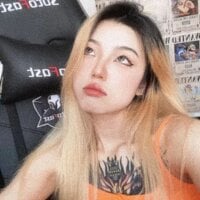SNAKEgirl0's Offline Chat Room