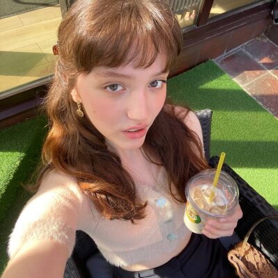 LouLanes 🍈 naked webcam chat