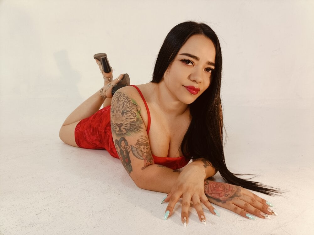 EvelynThorne live cam model at StripChat
