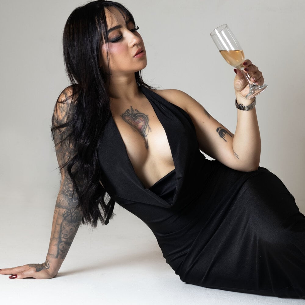 EmmyEvans1: офлайн-секс-чат