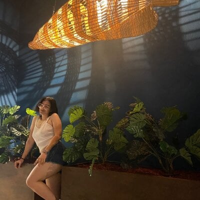 Isabella_cremer_ Female Teen XXX Cam