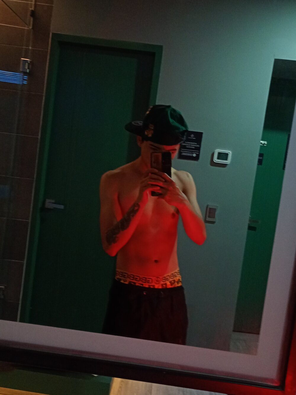 EdgarSG23: офлайн-секс-чат