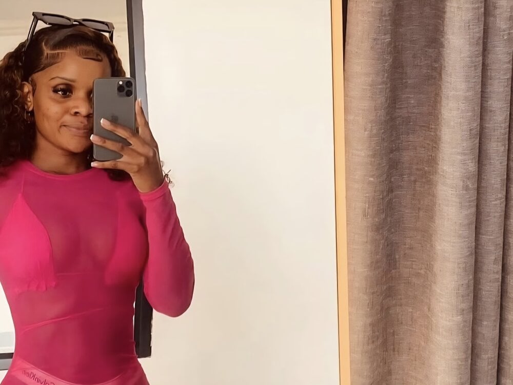 iluvcams.com pers_ona livesex profile in mix cams