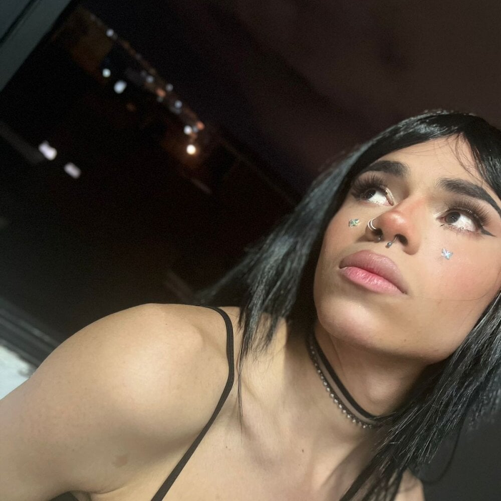chanell_coco's Offline Chat Room