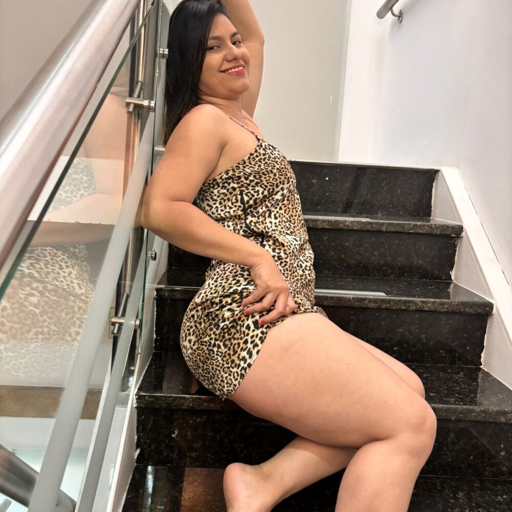 rox_luxury_tf webcam livesex profile in land-of-desire cams