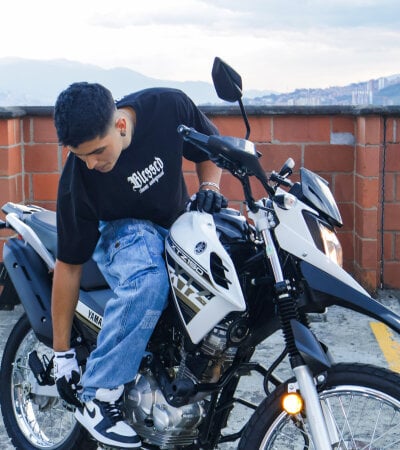 _Juanes Live Cam on StripChat