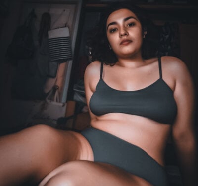 bellablaze29 from stripchat