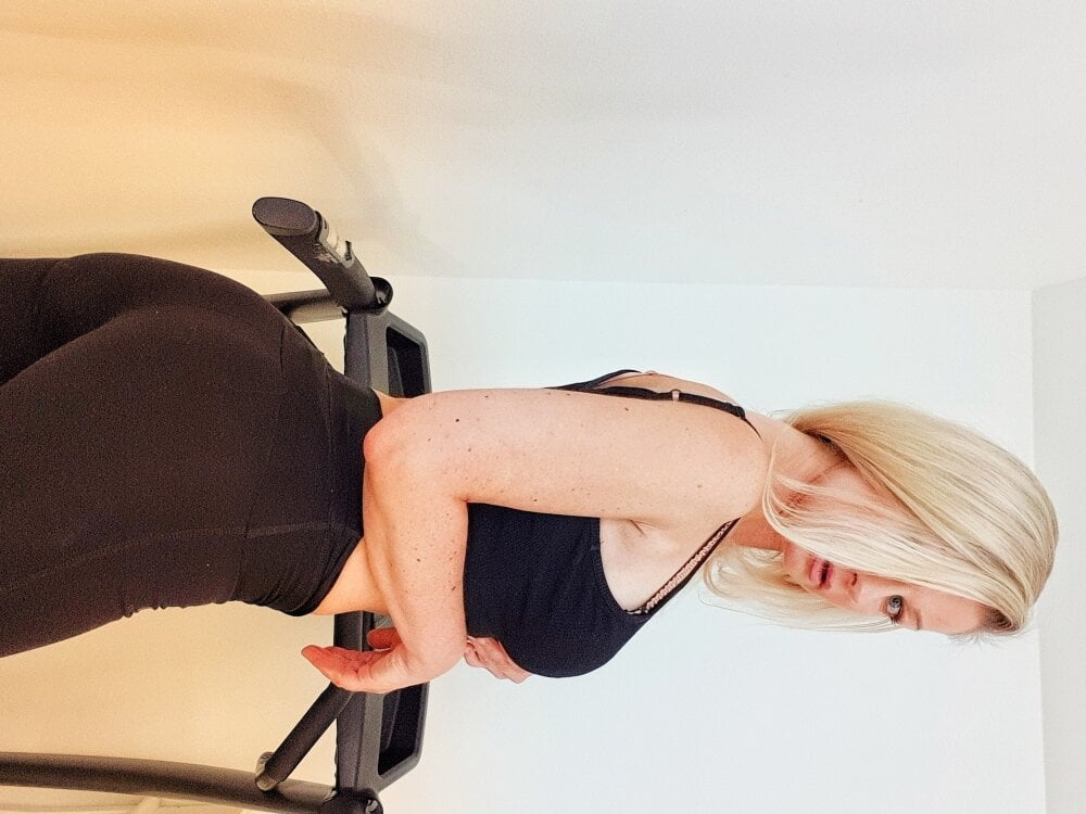 watchgirlcam.com sweet_eira livesex profile in in-a-corner-of-your-fantasies cams