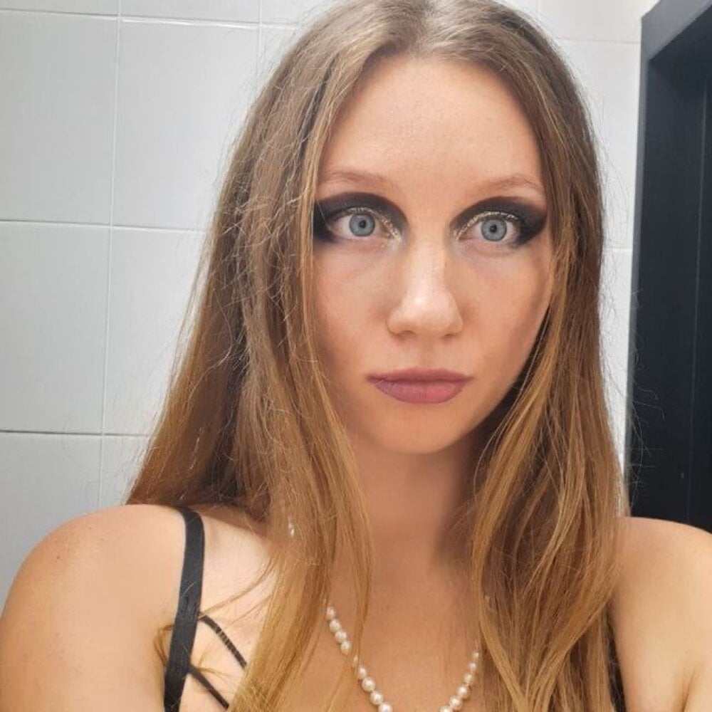 newporncams.com sofiavaan livesex profile in blond-hair cams