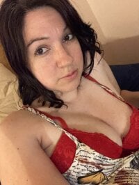 housewife_Jess' Offline Chat Room