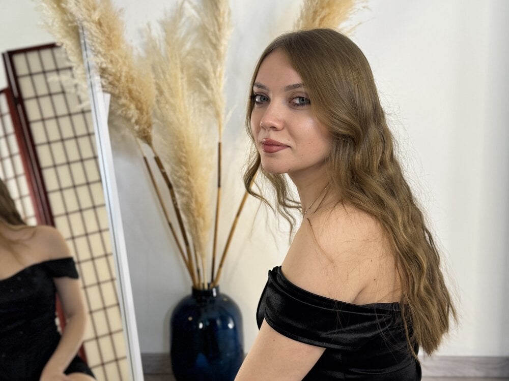 kira_pirce webcam profile - Dominican