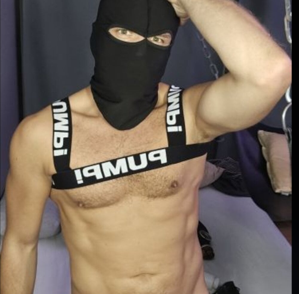 playfulthomas from stripchat