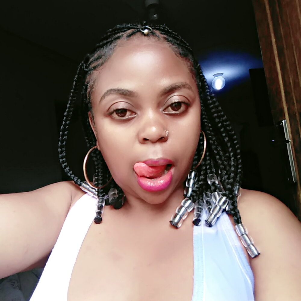 Lyi19 🕓 online sex chat
