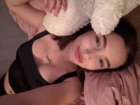 izabellabellaa's Offline Chat Room